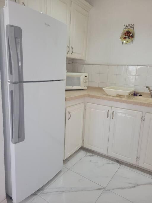 24 Maple Gardens Apartment Bridgetown Luaran gambar
