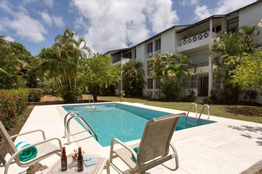 24 Maple Gardens Apartment Bridgetown Luaran gambar